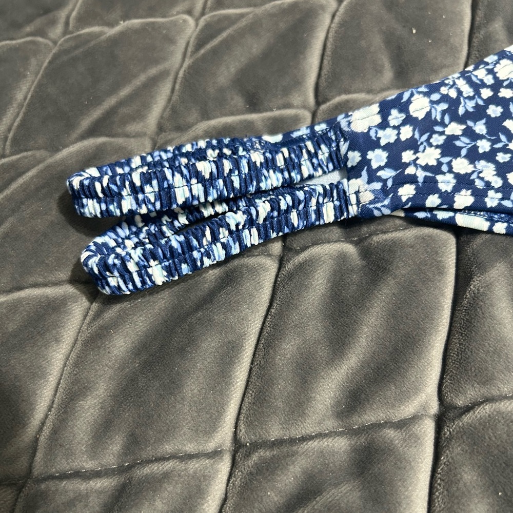 Hollister Double Strap Cheeky Bikini Bottom NWT - Picture 2 of 4